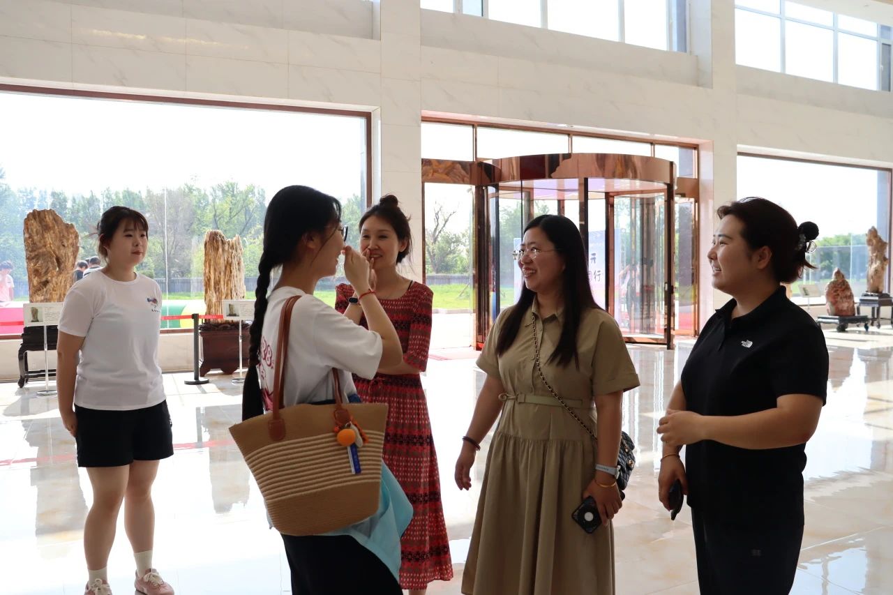 米乐mile官方网站‖教育学院‖遇见未来，共育花开—2025届教育学院家长接待日圆满完成