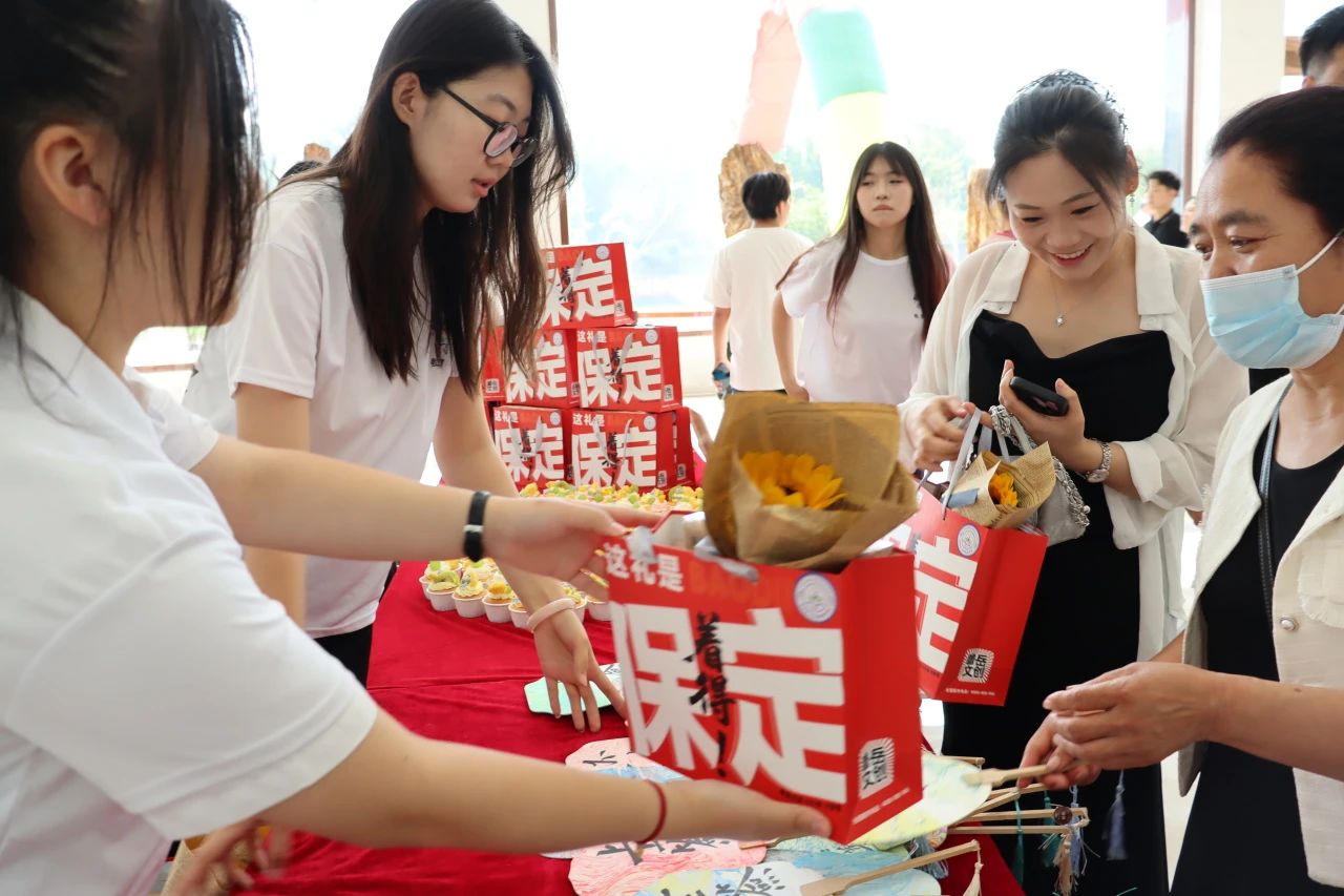 米乐mile官方网站‖教育学院‖遇见未来，共育花开—2025届教育学院家长接待日圆满完成