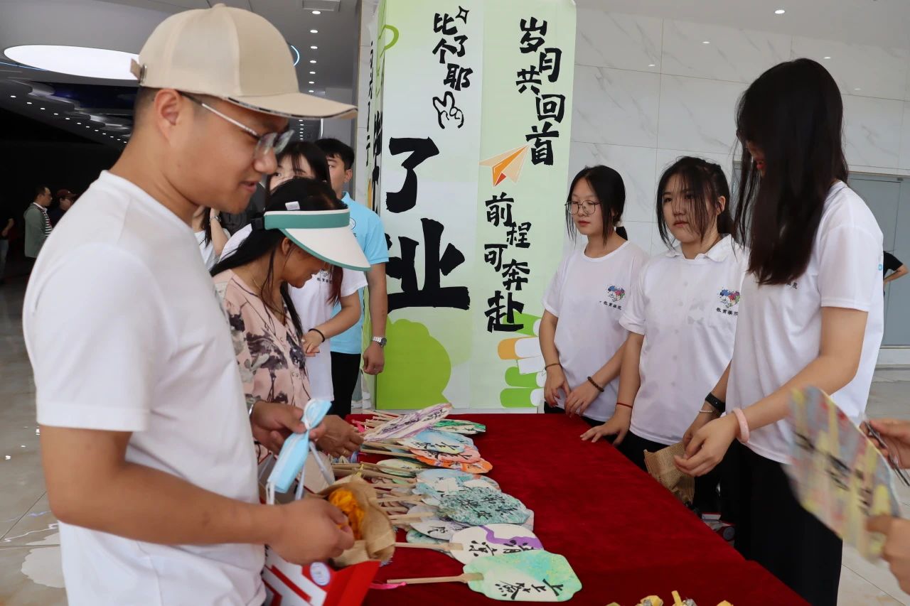 米乐mile官方网站‖教育学院‖遇见未来，共育花开—2025届教育学院家长接待日圆满完成