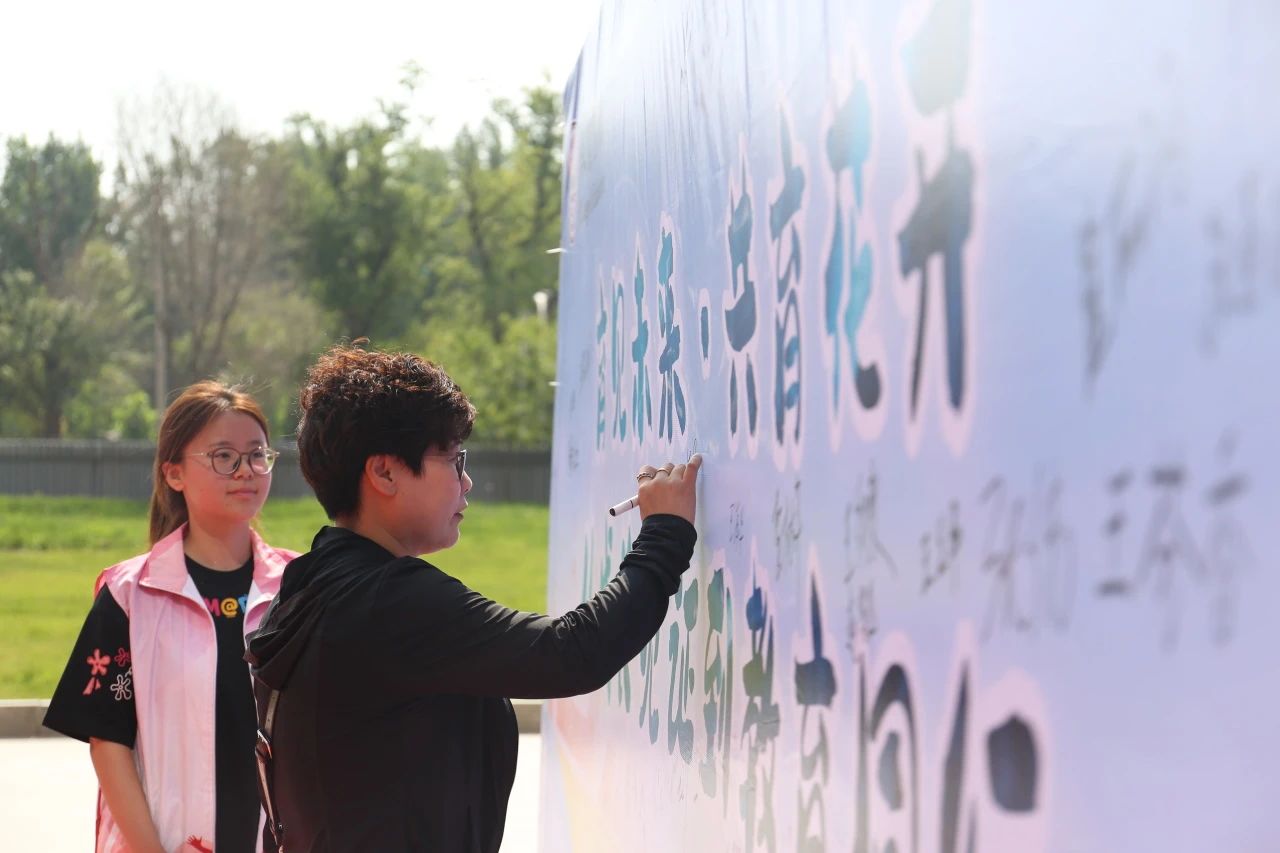 米乐mile官方网站‖教育学院‖遇见未来，共育花开—2025届教育学院家长接待日圆满完成