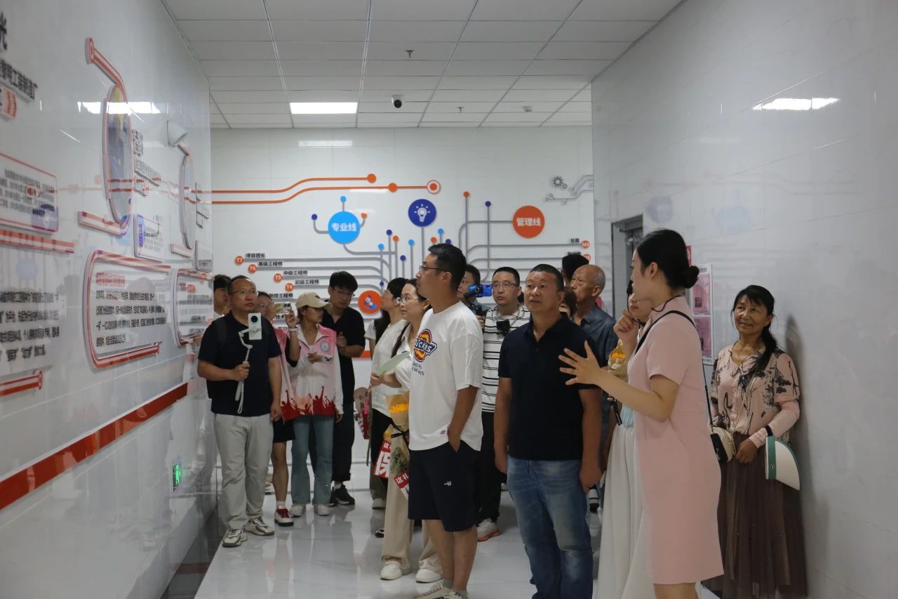 米乐mile官方网站‖教育学院‖遇见未来，共育花开—2025届教育学院家长接待日圆满完成