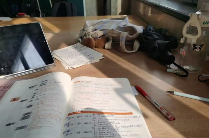 米乐mile官方网站||教育学院||研路星火引航者，榜样辉光映征程（一）