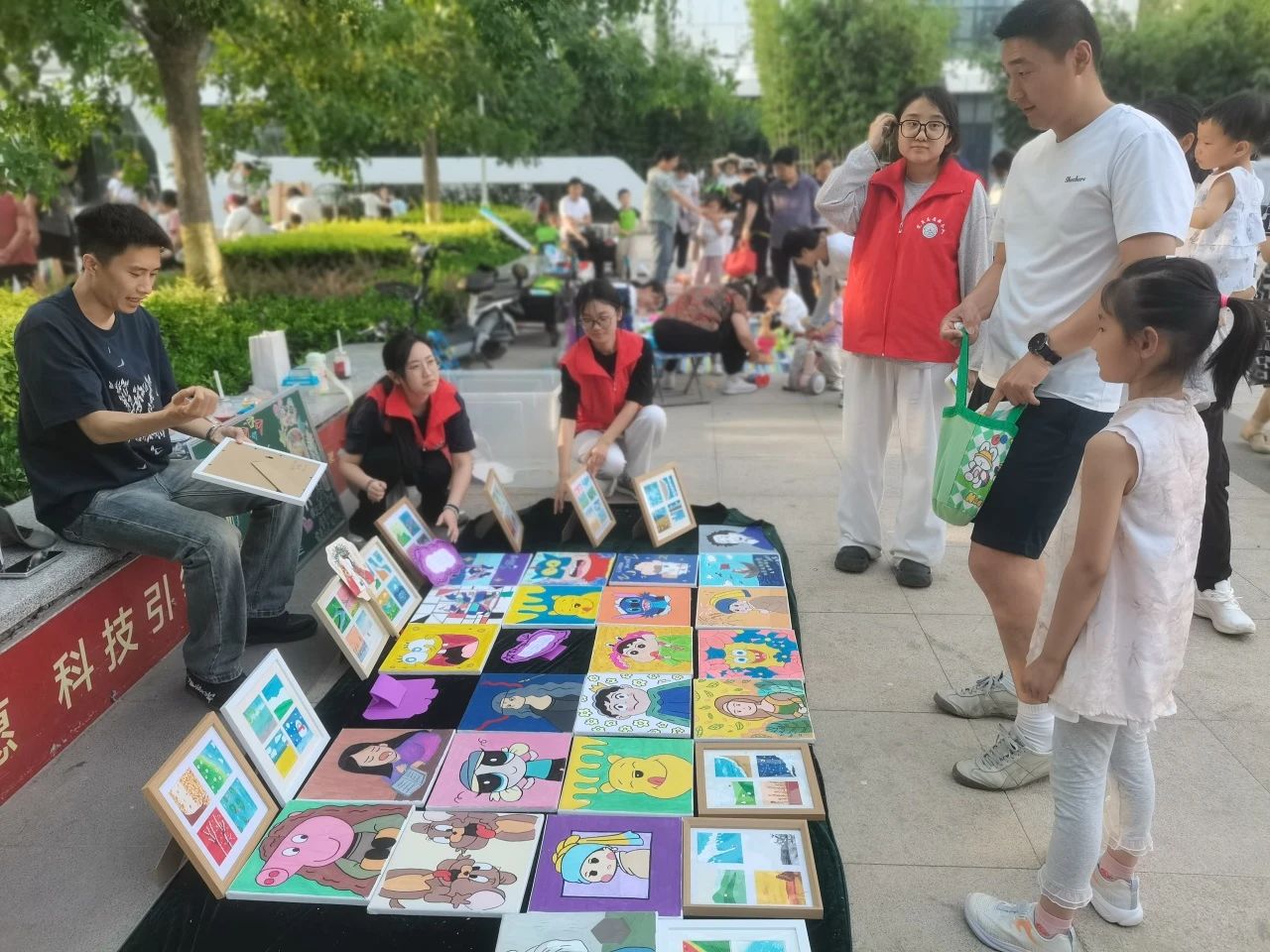 米乐mile官方网站‖教育学院‖“六一“益”起来，义卖暖童心”——米乐mile官方网站教育学院党员志愿服务队走进爱和城幼儿园开展六一爱心市集活动米乐mile官方网站‖教育学院‖“六一“益”起来，义卖暖童心”——米乐mile官方网站教育学院党员志愿服务队走进爱和城幼儿园开展六一爱心市集活动