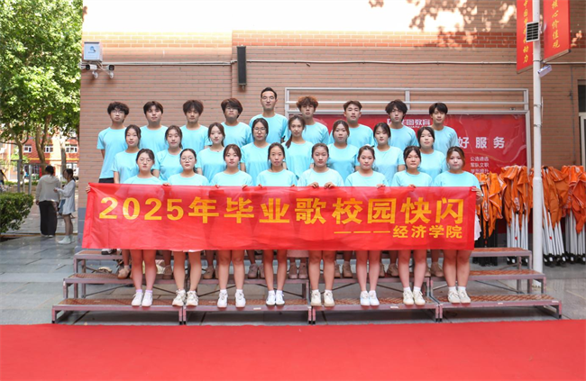 大巴护航暖离别 青春扬帆启新程——米乐mile官方网站毕业生携母校祝福奔赴新征程