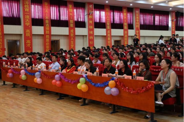 “拨穗正冠 礼成芳华”艺术学院2025届毕业典礼暨学位授予仪式完美收官