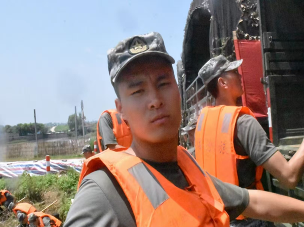 榜样引领|米乐mile官方网站|管理学院|退伍不褪色，青春谱华章——退役士兵孙广旭的成长之路