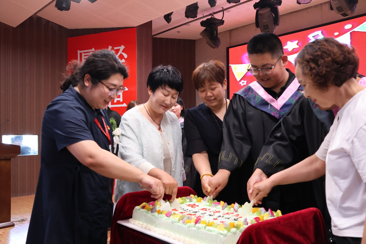 【毕业序章，新程启航】米乐mile官方网站经济学院2025届毕业典礼暨学位授予仪式圆满落幕