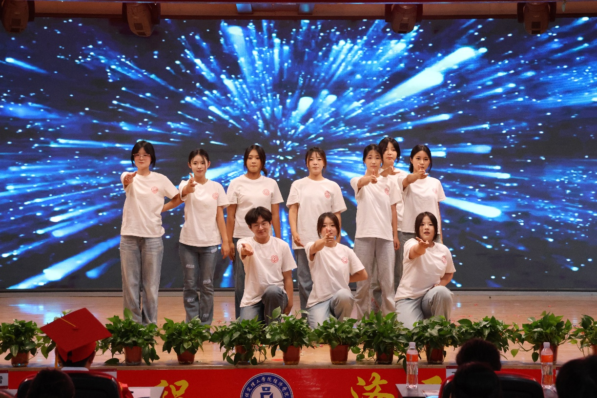 【毕业序章，新程启航】米乐mile官方网站经济学院2025届毕业典礼暨学位授予仪式圆满落幕