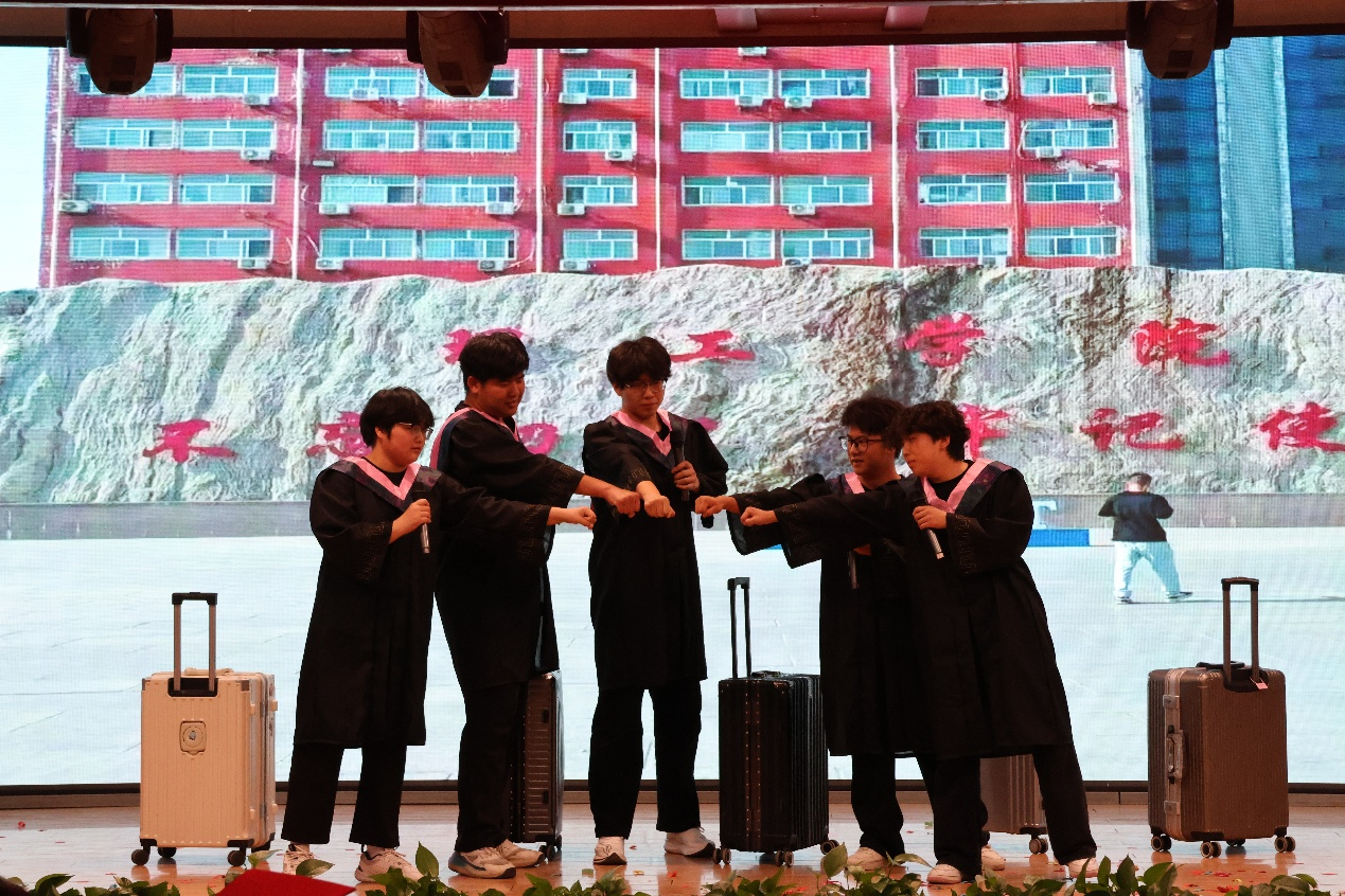 【毕业序章，新程启航】米乐mile官方网站经济学院2025届毕业典礼暨学位授予仪式圆满落幕