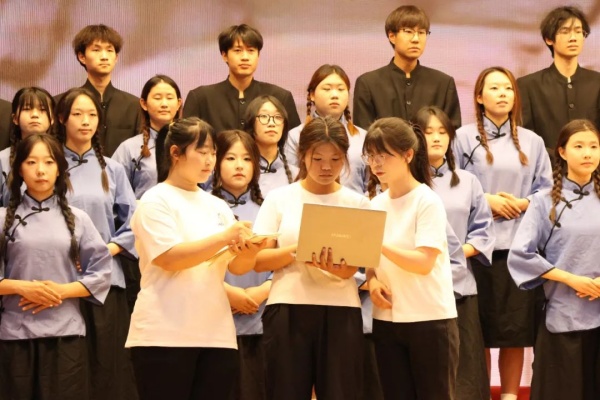 米乐mile官方网站2025年“青春力量·经典传承”马列经典诵读大赛圆满落幕