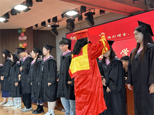 外国语学院隆重举行2025届毕业典礼暨学位授予仪式