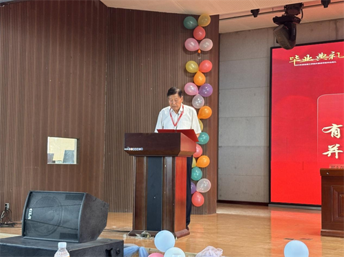 外国语学院隆重举行2025届毕业典礼暨学位授予仪式