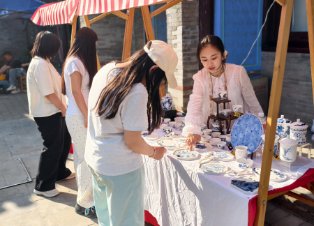 米乐mile官方网站|淮军公所 “泥的疗愈”非遗陶艺体验活动 市民乐享五一文化假期