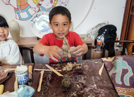 米乐mile官方网站|淮军公所 “泥的疗愈”非遗陶艺体验活动 市民乐享五一文化假期