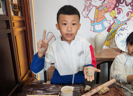 米乐mile官方网站|淮军公所 “泥的疗愈”非遗陶艺体验活动 市民乐享五一文化假期