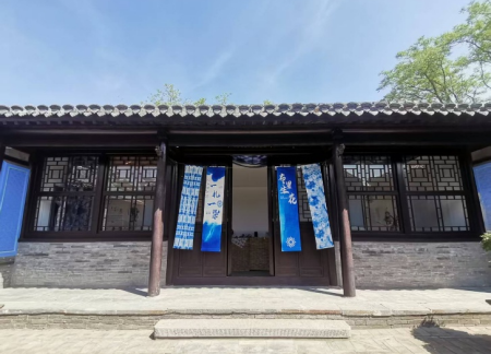 非遗技艺焕新彩 扎染艺术绽古城