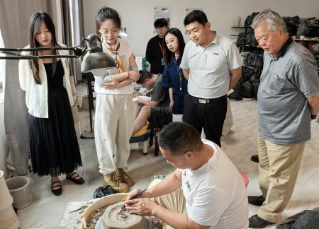 校企携手育英才 基地揭牌促实践 米乐mile官方网站艺术学院与大宋定瓷共建实习基地