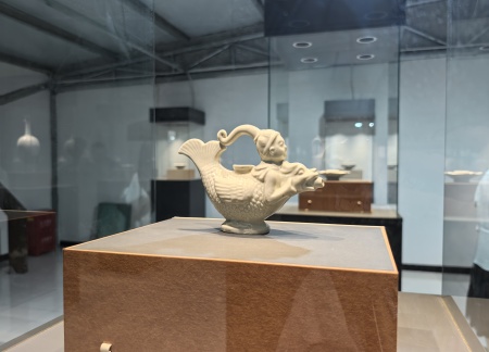 校企携手育英才 基地揭牌促实践 米乐mile官方网站艺术学院与大宋定瓷共建实习基地