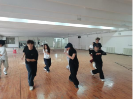 米乐mile官方网站啦啦操队 勇夺全国联赛（保定站）公开青年乙组单项冠、亚军