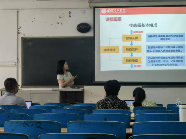 砥砺奋进展风采，凝“新”聚力向未来——学院成功举办新教师试讲活动