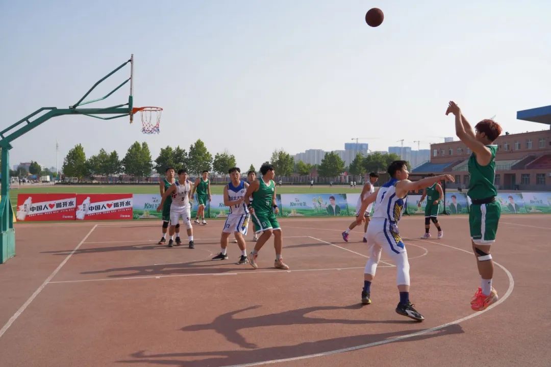 米乐官网男篮凯歌高奏 功成志酬