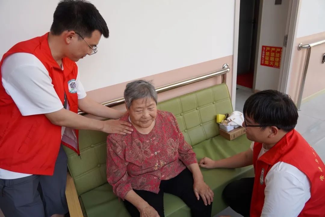 服务进社区 热情暖人心——南大园社区社会实践