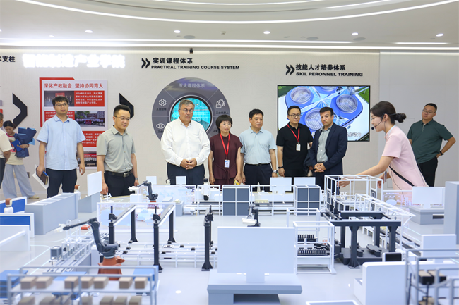 塞浦路斯那波勒斯大学校长一行再度访问米乐mile官方网站