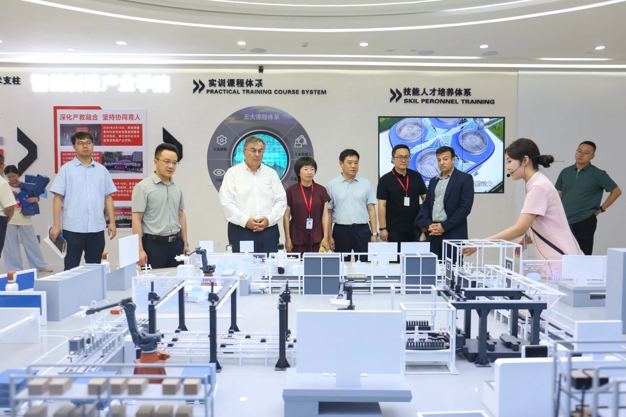 塞浦路斯那波勒斯大学校长一行再度访问米乐mile官方网站