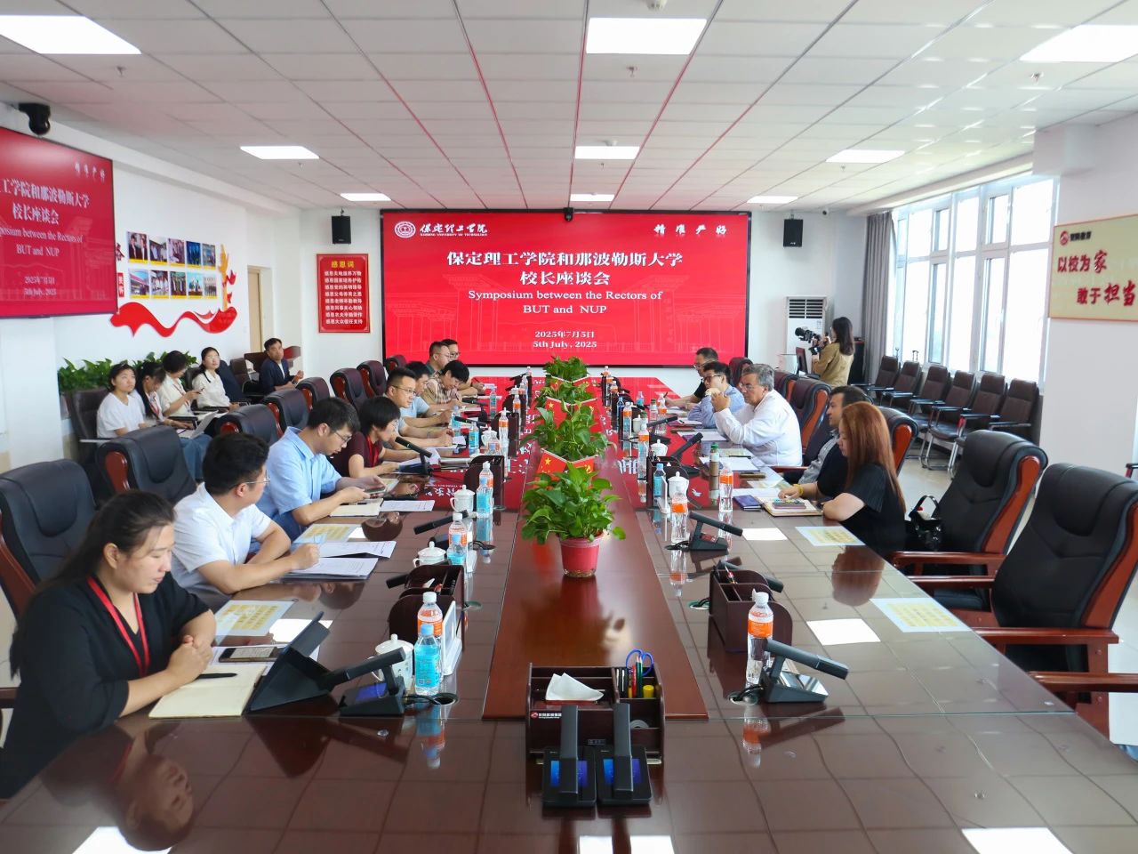 塞浦路斯那波勒斯大学校长一行再度访问米乐mile官方网站