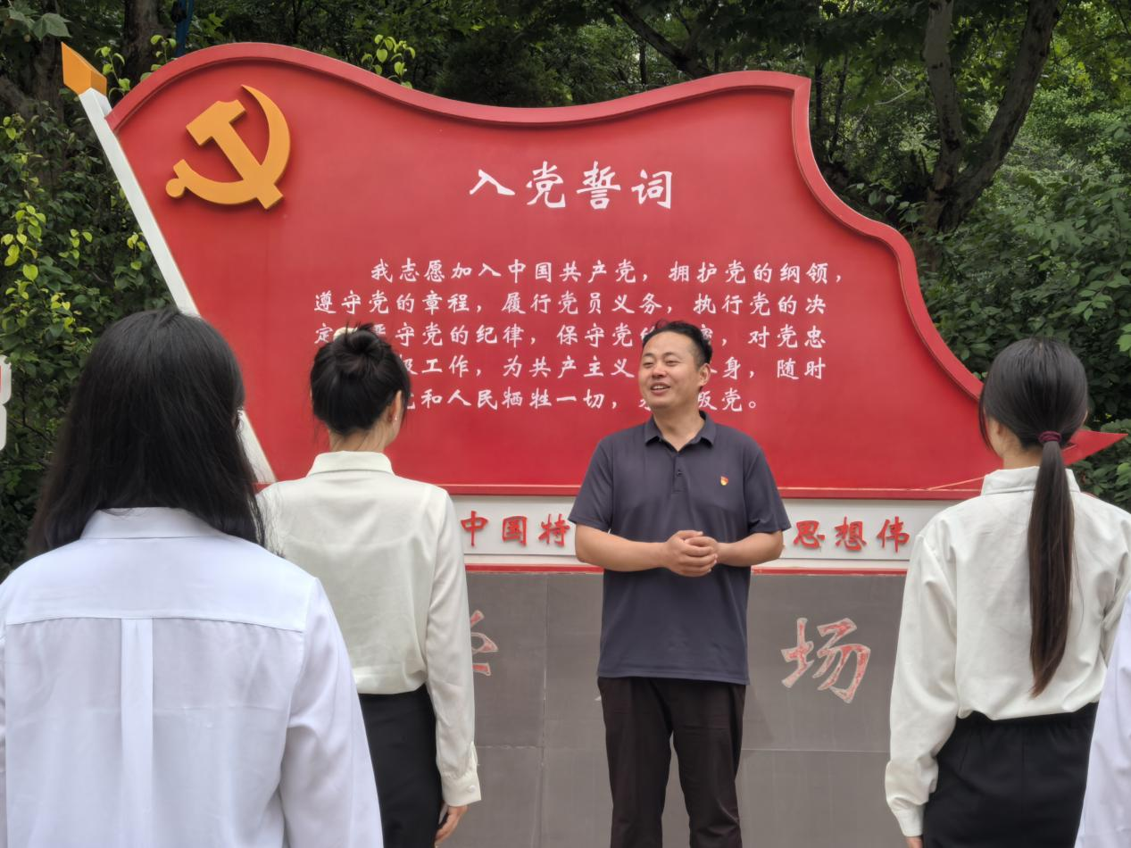 誓守初心|米乐mile官方网站|管理学院|重温誓词守本色，勇担使命赴远方