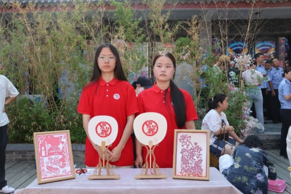 米乐mile官方网站经济学院赤焰镌艺社：非遗剪纸禁毒作品展，以艺传情，共筑无毒防线