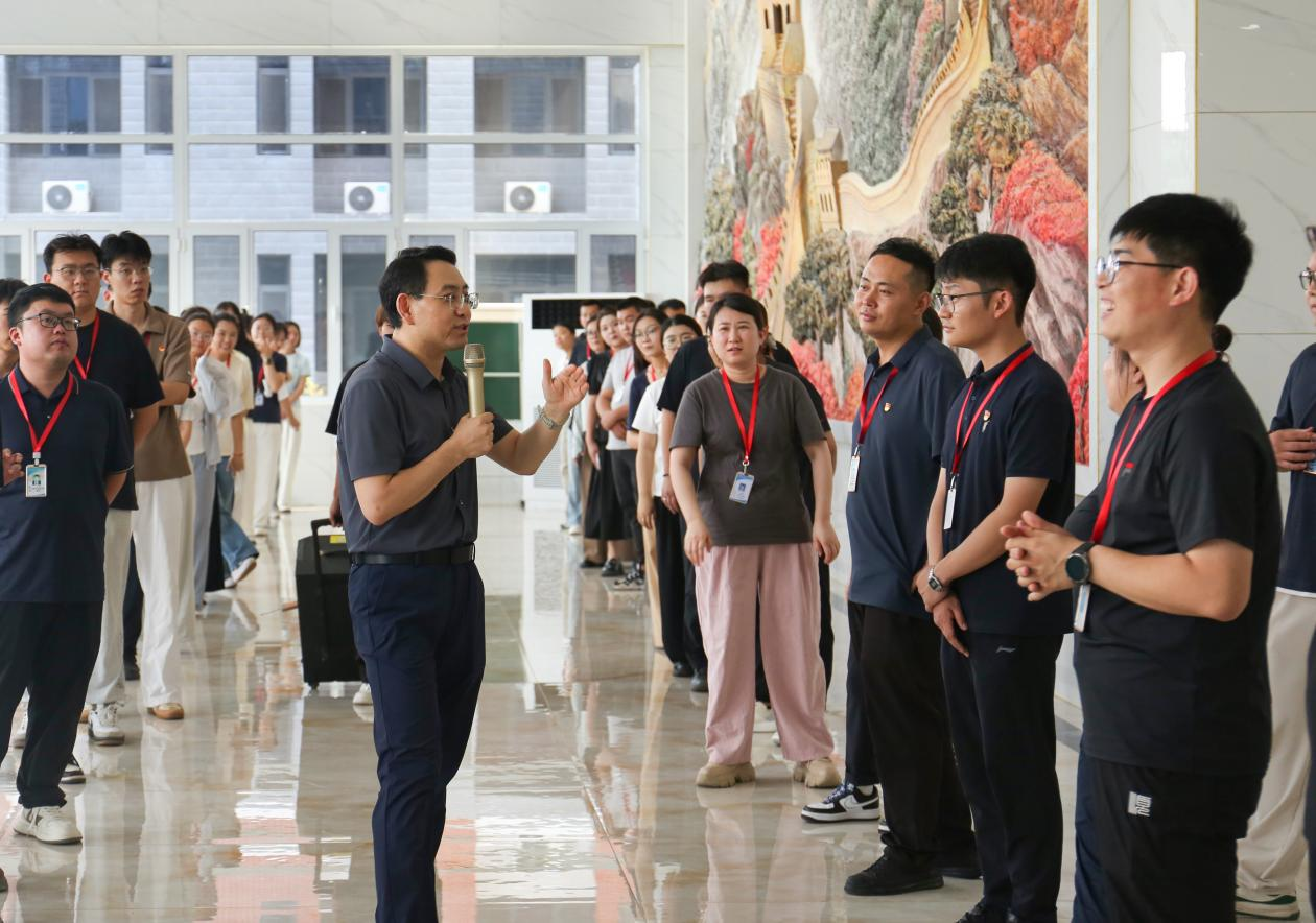 理论赋能强本领 实践砺心促成长—— 米乐mile官方网站开启辅导员专业成长“双引擎”