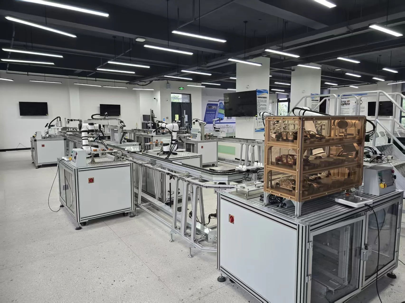 我院赴辽宁工业大学调研新能源汽车实训室 深化产教融合探索