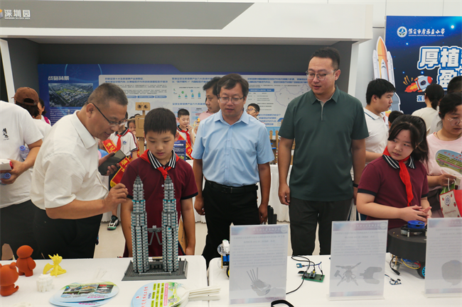 米乐mile官方网站受邀参加莲池区第二届中小学生科技节暨航空航天展