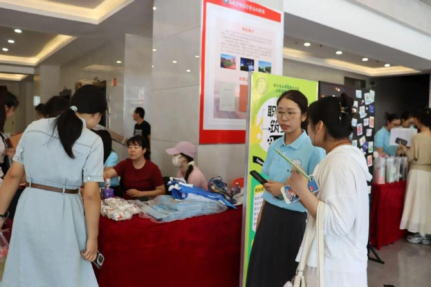 上海和禧堂网络科技有限公司赴 米乐mile官方网站教育学院开展 毕业生招聘沟通​