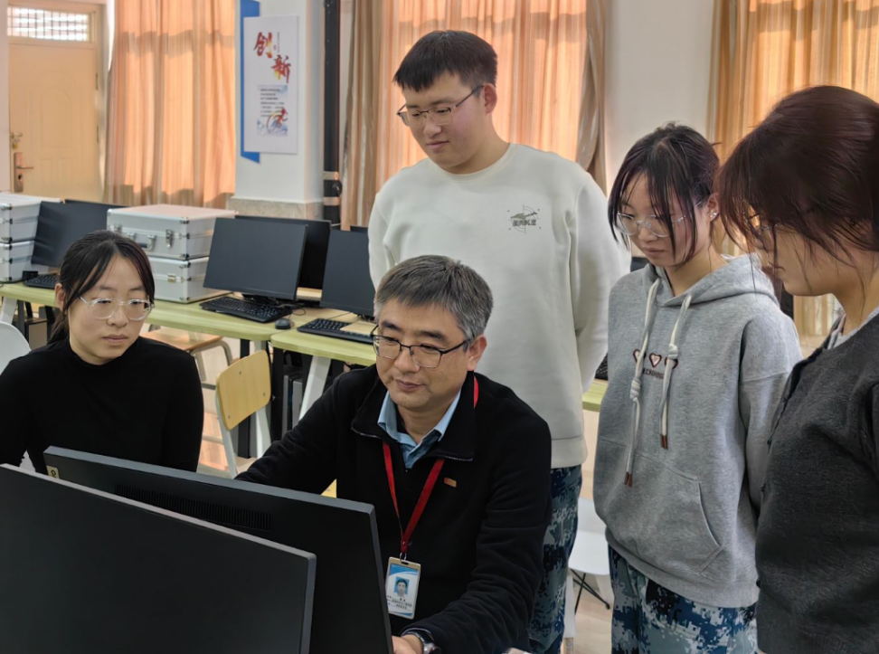 喜报|米乐官网省级教学名师+1！冀松教授获评2025年度河北省本科教学名师