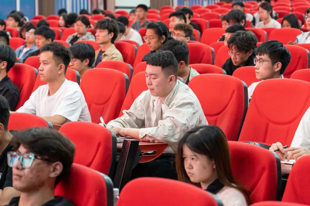 青春向党，筑梦前行——入团积极分子培训顺利开展