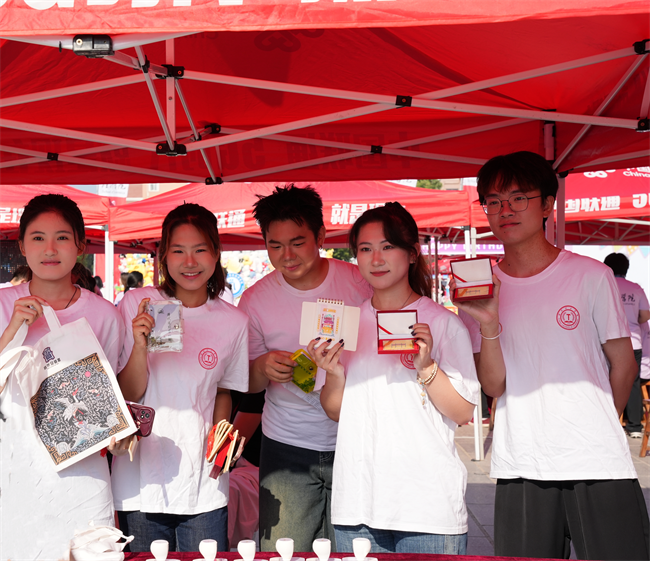 传承非遗文脉 厚植文化自信 ——米乐mile官方网站开展“非遗进校园”活动