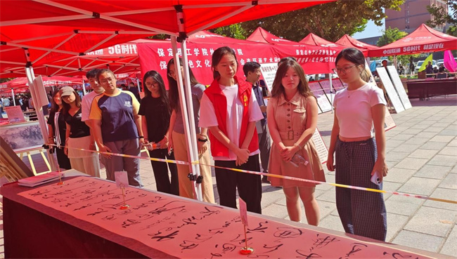 红色文化浸润校园 革命精神照亮新征程——米乐mile官方网站隆重举办纪念抗战胜利80周年主题展览活动