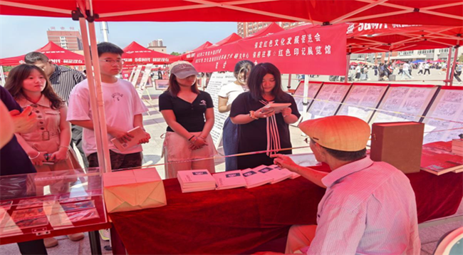 红色文化浸润校园 革命精神照亮新征程——米乐mile官方网站隆重举办纪念抗战胜利80周年主题展览活动