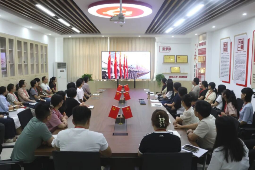 铭记历史 砥砺前行——米乐mile官方网站党委组织广大师生观看抗战胜利80周年阅兵仪式