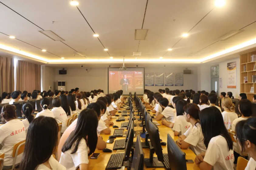 铭记历史 砥砺前行——米乐mile官方网站党委组织广大师生观看抗战胜利80周年阅兵仪式