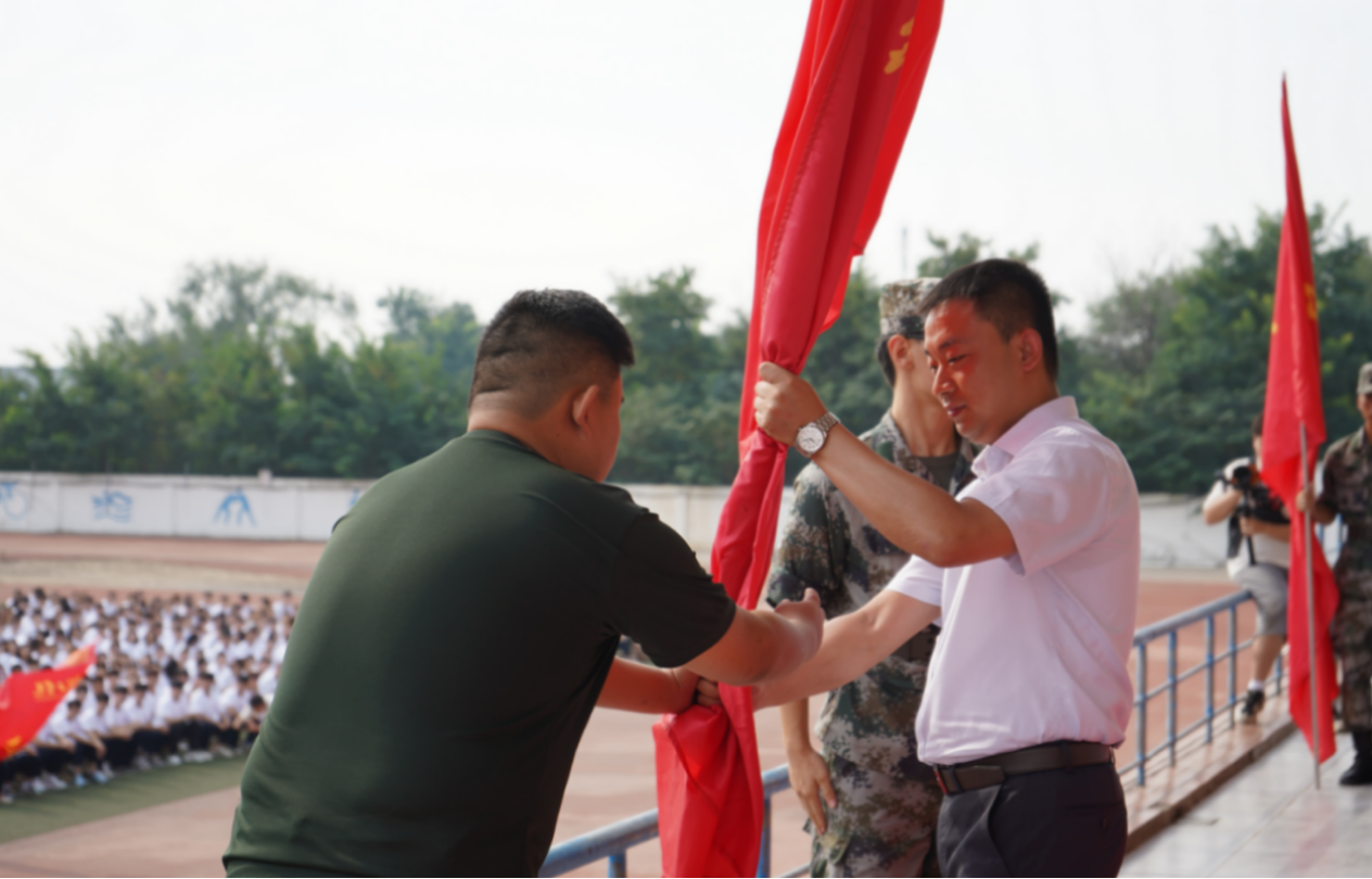 米乐mile官方网站2025级新生军训开营式举行