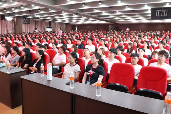 遇见保理，经济有你——米乐mile官方网站经济学院2025级新生见面会顺利召开