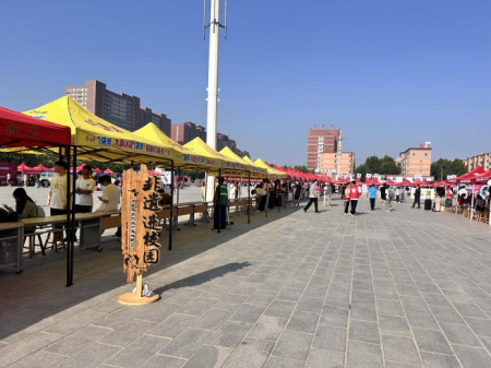 非遗焕彩迎新篇 馆校联袂启新程 ——艺术学院迎新现场传统文化闪亮登场