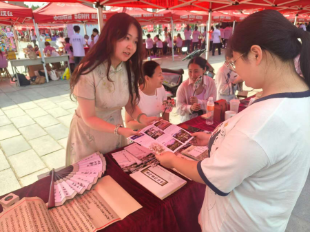 非遗焕彩迎新篇 馆校联袂启新程 ——艺术学院迎新现场传统文化闪亮登场