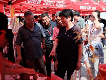 非遗焕彩迎新篇 馆校联袂启新程 ——艺术学院迎新现场传统文化闪亮登场