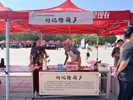 非遗焕彩迎新篇 馆校联袂启新程 ——艺术学院迎新现场传统文化闪亮登场