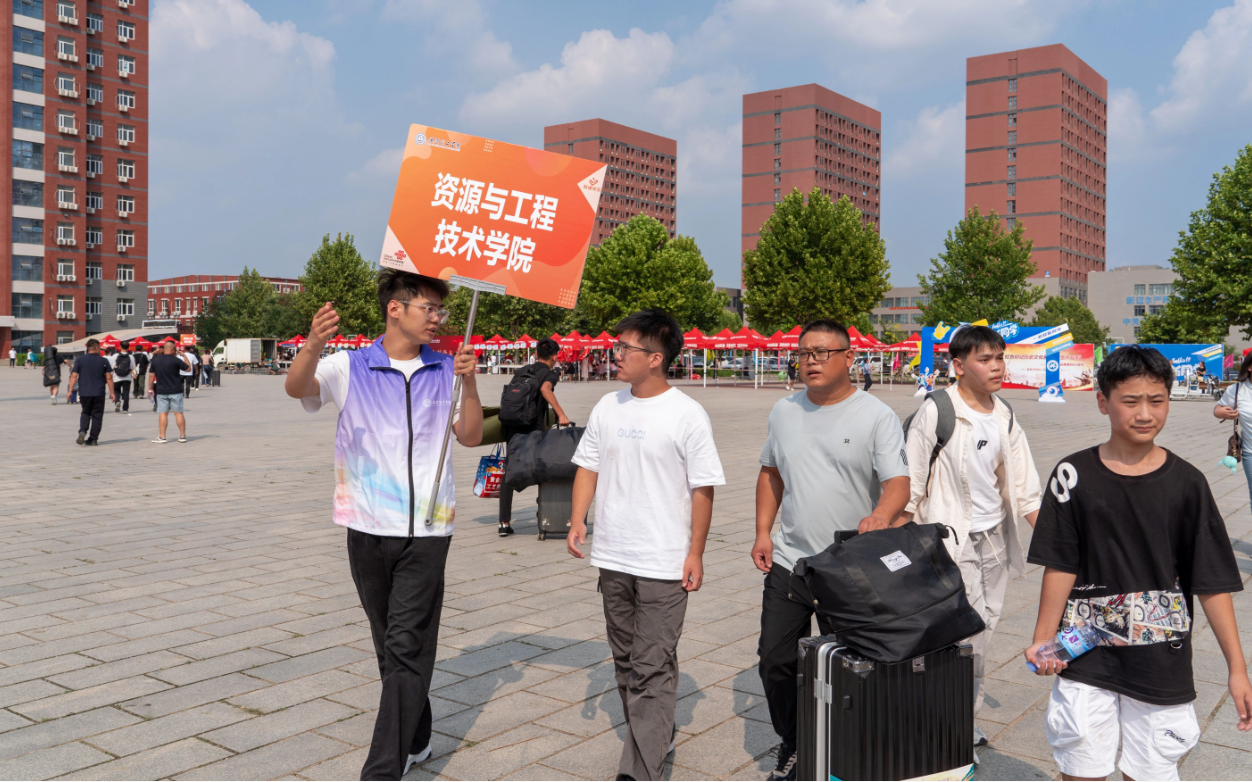 我院2025级新生迎新工作圆满完成