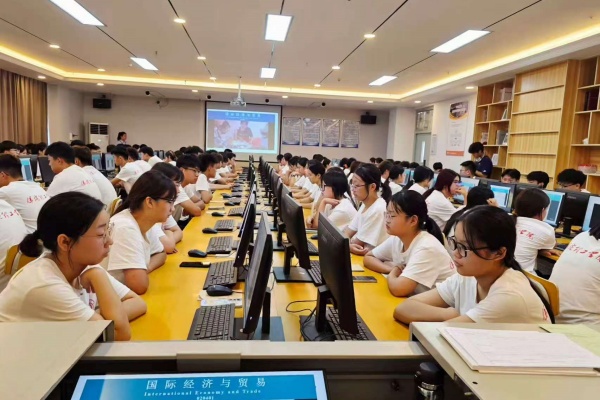 国际经济与贸易专业2025级新生入学教育圆满举行